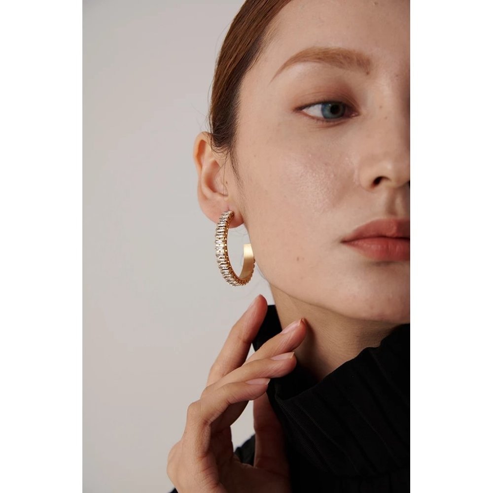 NEW 18K Gold Plated Baguette Diamond Round Hoop Earrings - Picture 2 of 9
